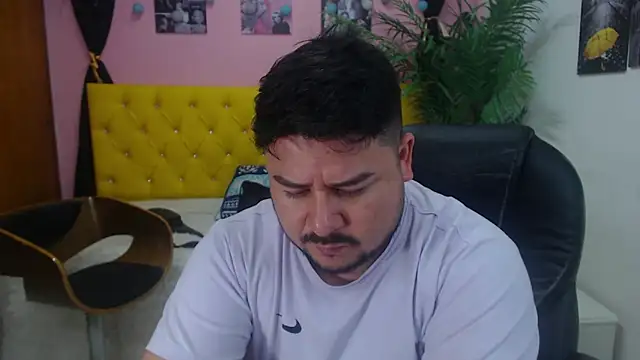 Snapshot of oso_dirty_ chatting on 02/26/25, 05:39 oso dirty  online show from 02/26/25, 05:39