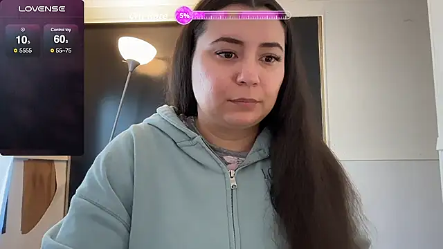 Snapshot of ariahastings942 chatting on 11/21/25, 07:56 ariahastings942 online show from 11/21/25, 07:56