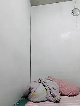 Snapshot of MissKitty31 chatting on 12/10/24, 01:32 MissKitty31 online show from 12/10/24, 01:32