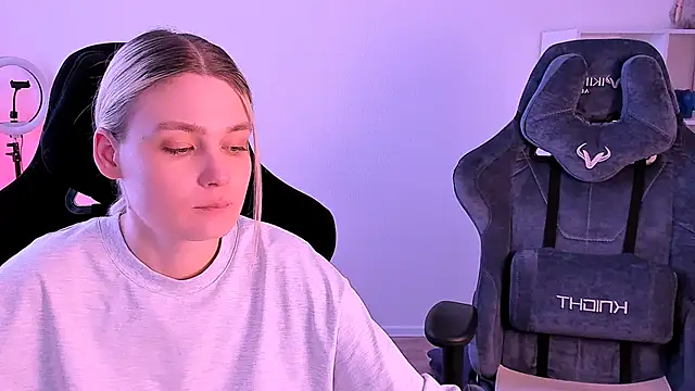 Snapshot of hotblonds chatting on 12/13/24, 08:09 hotblonds online show from 12/13/24, 08:09