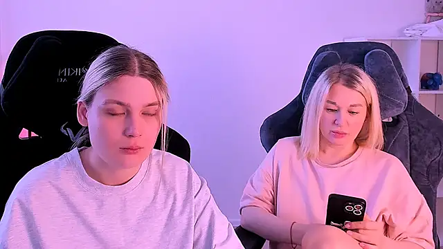 Snapshot of hotblonds chatting on 12/19/24, 09:40 hotblonds online show from 12/19/24, 09:40