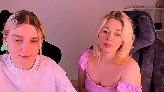 Snapshot of hotblonds chatting on 12/20/24, 07:22 hotblonds online show from 12/20/24, 07:22