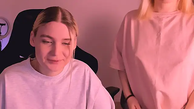 Snapshot of hotblonds chatting on 12/31/24, 02:36 hotblonds online show from 12/31/24, 02:36