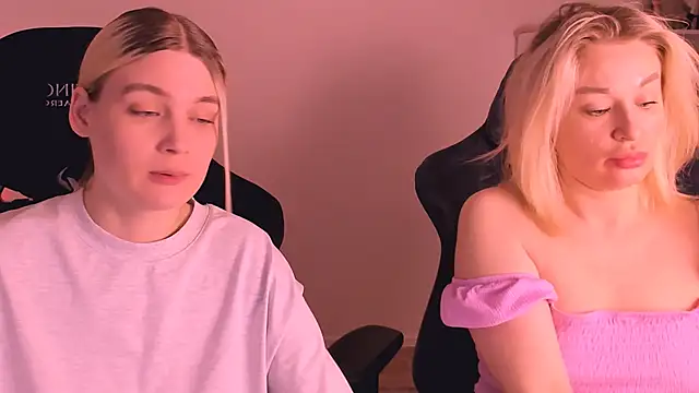 Snapshot of hotblonds chatting on 01/01/25, 01:37 hotblonds online show from 01/01/25, 01:37