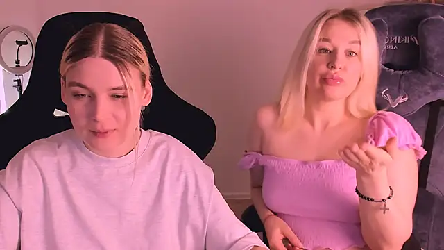 Snapshot of hotblonds chatting on 01/02/25, 04:35 hotblonds online show from 01/02/25, 04:35