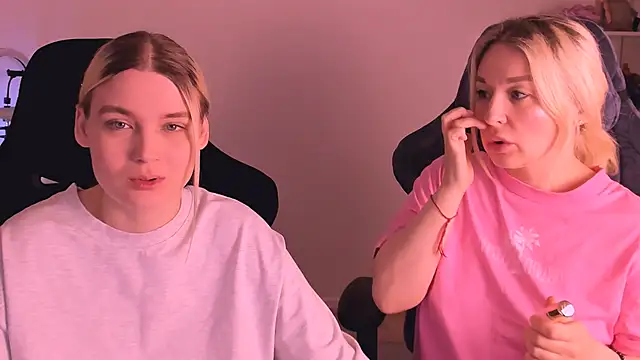 Snapshot of hotblonds chatting on 01/03/25, 02:30 hotblonds online show from 01/03/25, 02:30