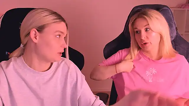 Snapshot of hotblonds chatting on 01/03/25, 06:57 hotblonds online show from 01/03/25, 06:57