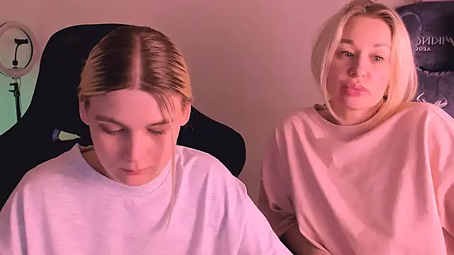 Snapshot of hotblonds chatting on 01/06/25, 02:04 hotblonds online show from 01/06/25, 02:04