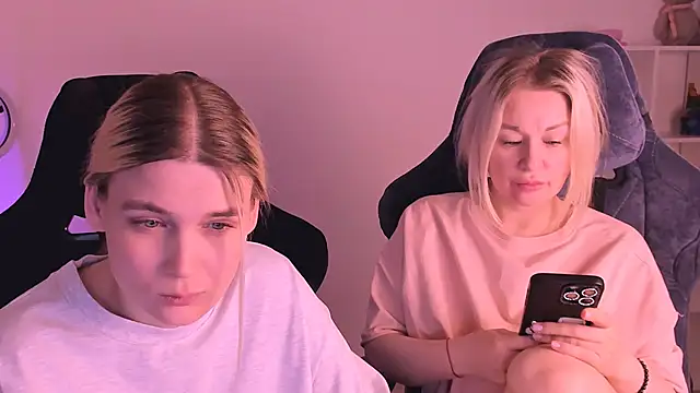 Snapshot of hotblonds chatting on 01/06/25, 05:08 hotblonds online show from 01/06/25, 05:08