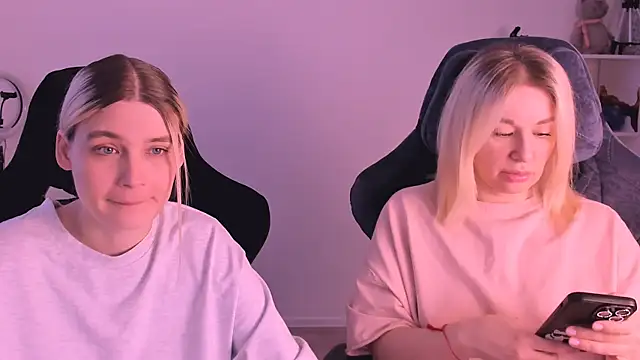 Snapshot of hotblonds chatting on 01/07/25, 12:41 hotblonds online show from 01/07/25, 12:41