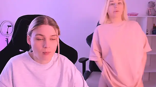 Snapshot of hotblonds chatting on 01/12/25, 10:12 hotblonds online show from 01/12/25, 10:12