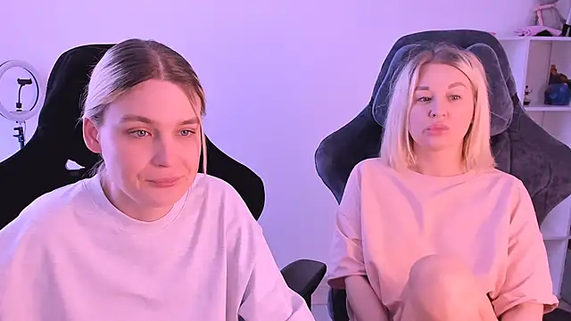 Snapshot of hotblonds chatting on 01/13/25, 10:03 hotblonds online show from 01/13/25, 10:03