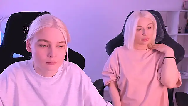 Snapshot of hotblonds chatting on 01/23/25, 09:39 hotblonds online show from 01/23/25, 09:39