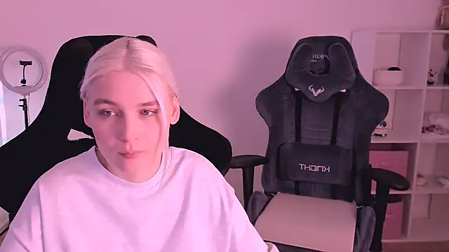 Snapshot of hotblonds chatting on 01/24/25, 06:57 hotblonds online show from 01/24/25, 06:57