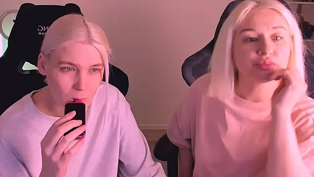 Snapshot of hotblonds chatting on 01/27/25, 02:24 hotblonds online show from 01/27/25, 02:24