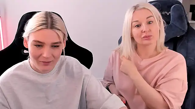 Snapshot of hotblonds chatting on 02/23/25, 10:17 hotblonds online show from 02/23/25, 10:17