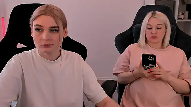 Snapshot of hotblonds chatting on 03/07/25, 09:29 hotblonds online show from 03/07/25, 09:29