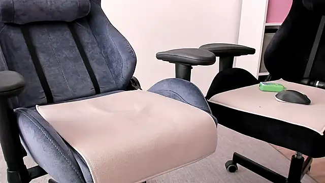 Snapshot of hotblonds chatting on 03/22/25, 01:08 hotblonds online show from 03/22/25, 01:08