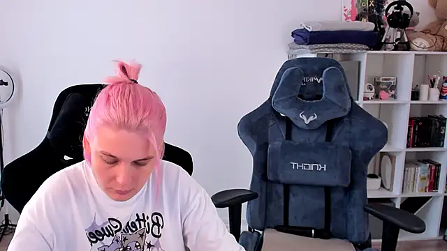 Snapshot of hotblonds chatting on 09/22/25, 10:50 hotblonds online show from 09/22/25, 10:50