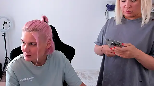 Snapshot of hotblonds chatting on 09/27/25, 10:53 hotblonds online show from 09/27/25, 10:53