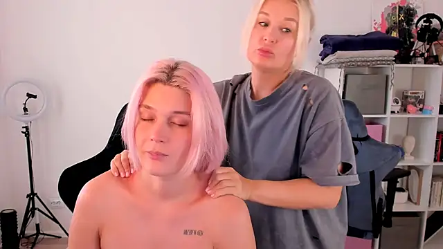 Snapshot of hotblonds chatting on 10/10/25, 10:03 hotblonds online show from 10/10/25, 10:03