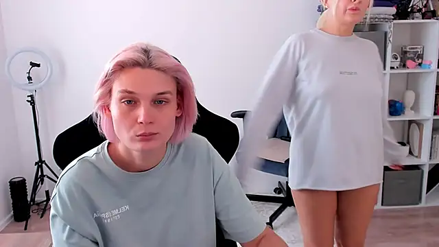 Snapshot of hotblonds chatting on 10/11/25, 10:25 hotblonds online show from 10/11/25, 10:25