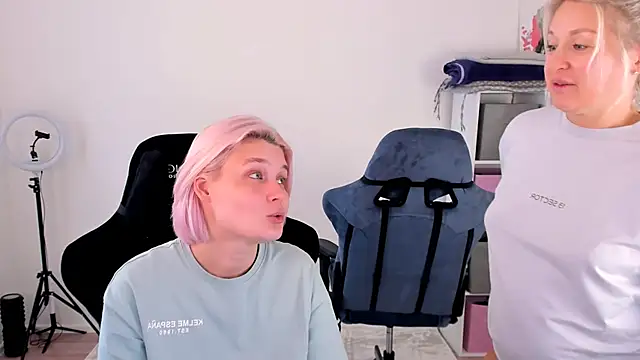 Snapshot of hotblonds chatting on 10/12/25, 10:58 hotblonds online show from 10/12/25, 10:58