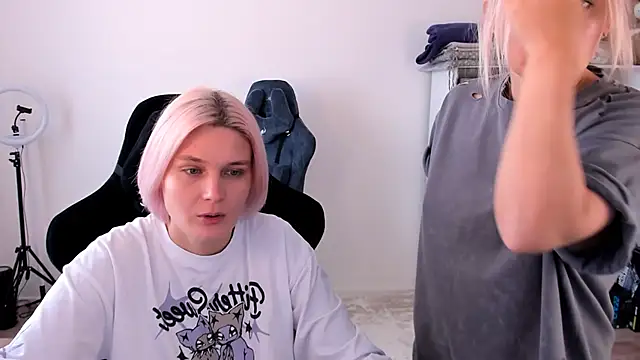 Snapshot of hotblonds chatting on 10/19/25, 09:54 hotblonds online show from 10/19/25, 09:54