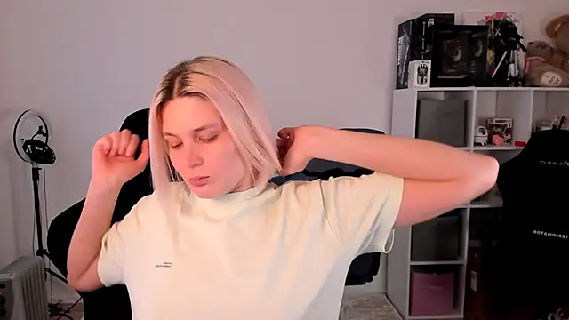 Snapshot of hotblonds chatting on 11/23/25, 11:10 hotblonds online show from 11/23/25, 11:10