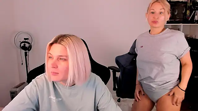 Snapshot of hotblonds chatting on 11/28/25, 11:02 hotblonds online show from 11/28/25, 11:02