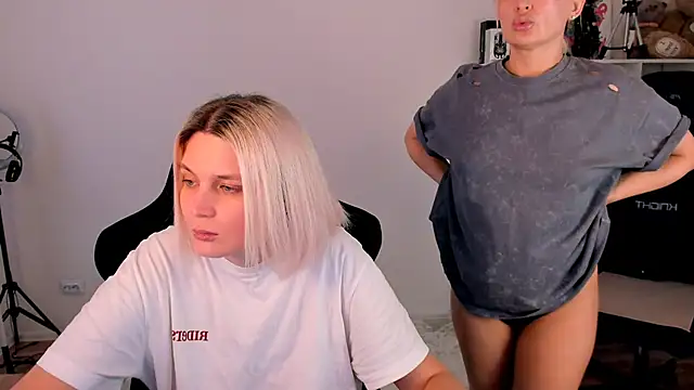 Snapshot of hotblonds chatting on 12/21/25, 11:06 hotblonds online show from 12/21/25, 11:06