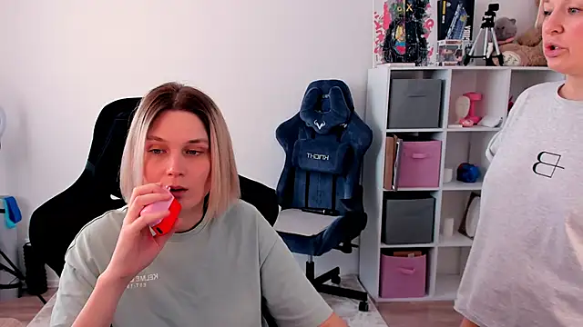 Snapshot of hotblonds chatting on 03/13/26, 11:28 hotblonds online show from 03/13/26, 11:28