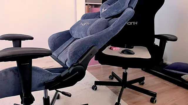 Snapshot of hotblonds chatting on 04/03/26, 09:18 hotblonds online show from 04/03/26, 09:18