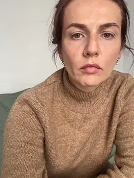Snapshot of BritneyHall chatting on 04/22/26, 10:17 BritneyHall online show from 04/22/26, 10:17