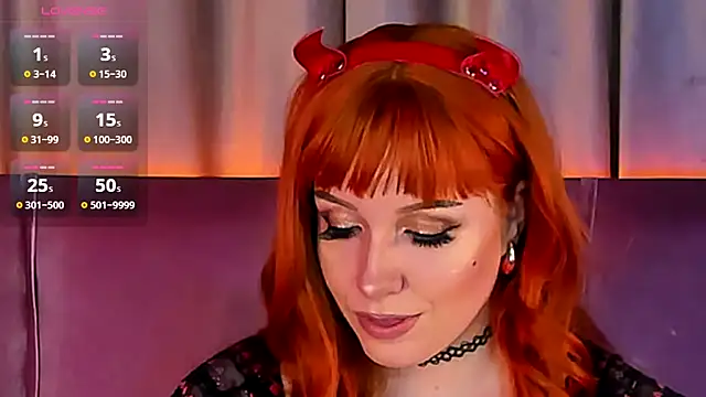 Snapshot of RoseRoxy chatting on 10/27/25, 02:32 RoseRoxy online show from 10/27/25, 02:32