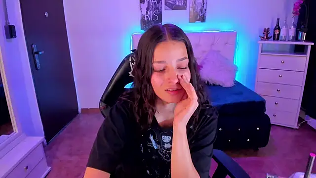 Snapshot of Amaia_Daniells chatting on 12/28/24, 04:41 Amaia Daniells online show from 12/28/24, 04:41