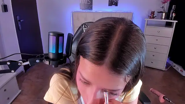 Snapshot of Amaia_Daniells chatting on 02/04/25, 04:05 Amaia Daniells online show from 02/04/25, 04:05