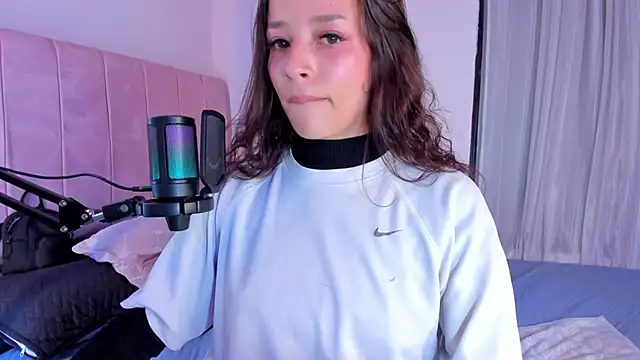 Snapshot of Amaia_Daniells chatting on 03/13/25, 06:16 Amaia Daniells online show from 03/13/25, 06:16