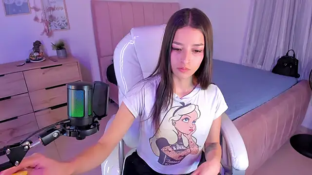 Snapshot of Amaia_Daniells chatting on 03/18/25, 03:20 Amaia Daniells online show from 03/18/25, 03:20