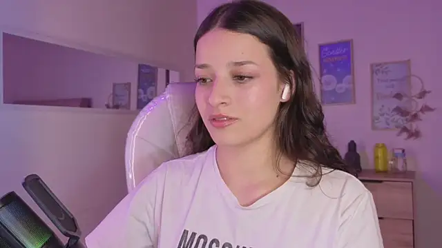 Snapshot of Amaia_Daniells chatting on 10/23/25, 03:50 Amaia Daniells online show from 10/23/25, 03:50