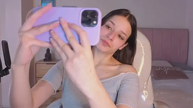 Snapshot of Amaia_Daniells chatting on 12/20/25, 03:13 Amaia Daniells online show from 12/20/25, 03:13