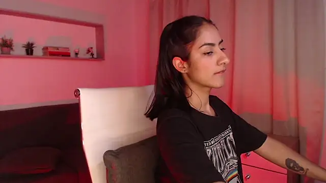 Snapshot of Brown_skin11 chatting on 12/17/24, 01:18 Brown skin11 online show from 12/17/24, 01:18