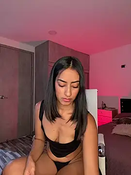 Snapshot of Brown_skin11 chatting on 01/01/25, 06:06 Brown skin11 online show from 01/01/25, 06:06