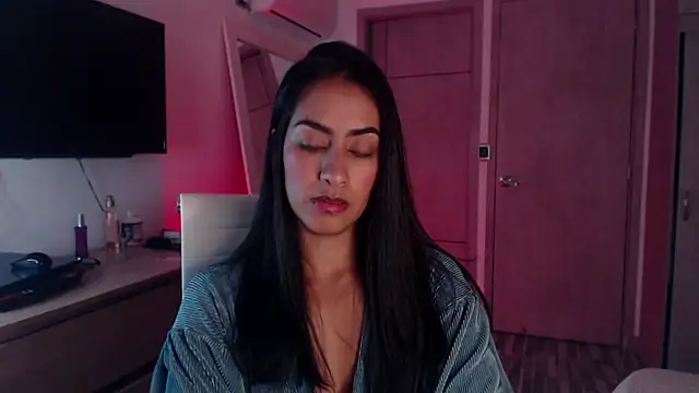 Snapshot of Brown_skin11 chatting on 10/17/25, 10:23 Brown skin11 online show from 10/17/25, 10:23