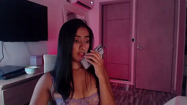 Snapshot of Brown_skin11 chatting on 10/21/25, 10:10 Brown skin11 online show from 10/21/25, 10:10