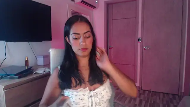 Snapshot of Brown_skin11 chatting on 10/30/25, 09:15 Brown skin11 online show from 10/30/25, 09:15