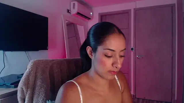 Snapshot of Brown_skin11 chatting on 11/06/25, 09:15 Brown skin11 online show from 11/06/25, 09:15