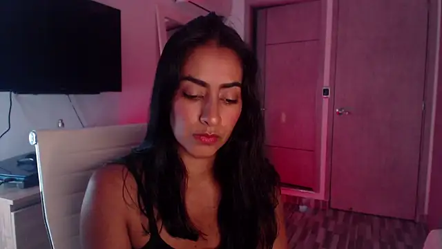 Snapshot of Brown_skin11 chatting on 11/19/25, 09:48 Brown skin11 online show from 11/19/25, 09:48