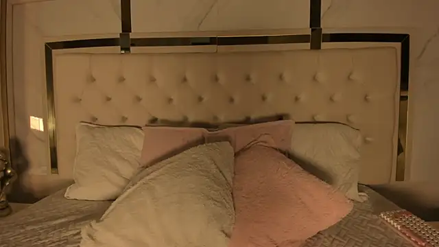 Meghan stonne  online show from 11/22/25, 07:13