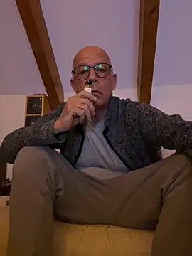 Snapshot of Relnnet chatting on 04/04/26, 10:40 Relnnet online show from 04/04/26, 10:40